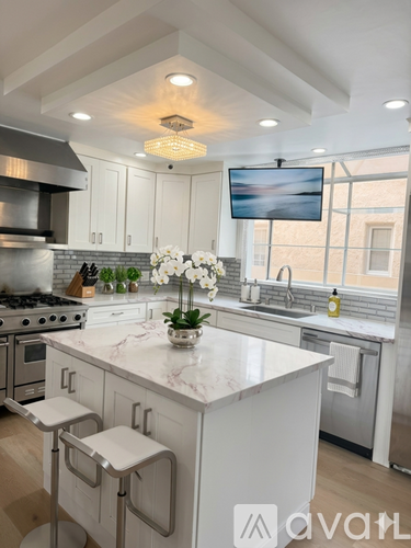 244 South Almont Drive 5 Beds Single Family Home for Rent - Photo gallery 4