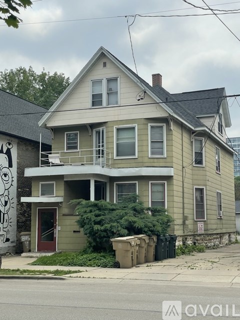 815 E Johnson St 2 Beds Apartment for Rent