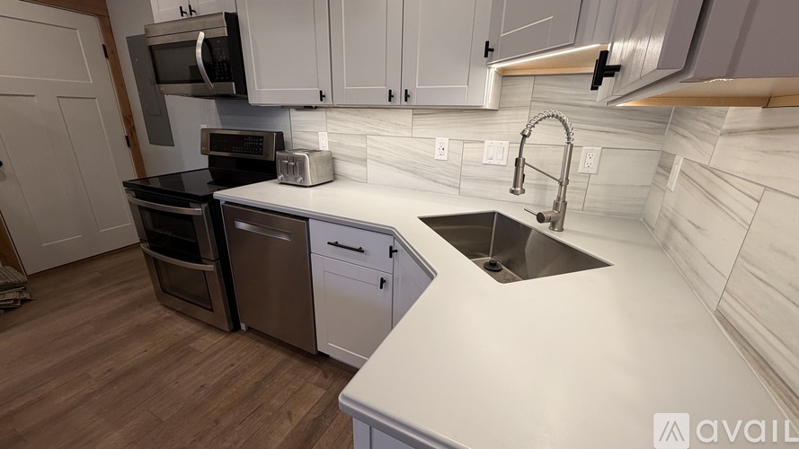 1807 Creekwood Drive 3 Beds Single Family Home for Rent - Photo gallery 5