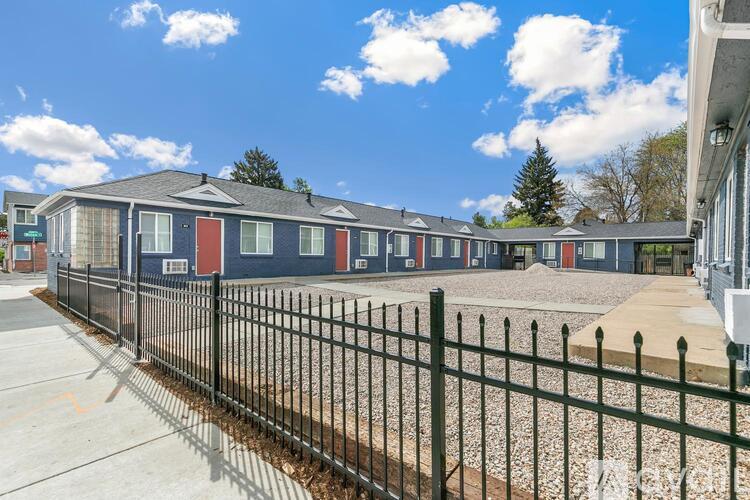 8500 E Colfax Ave 1 Apartment for Rent - Photo gallery 2