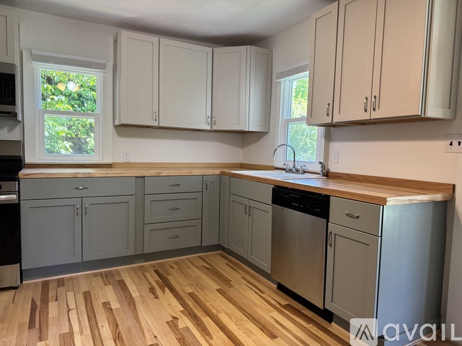604 Clark Street 2 Beds Single Family Home for Rent - Photo gallery 1
