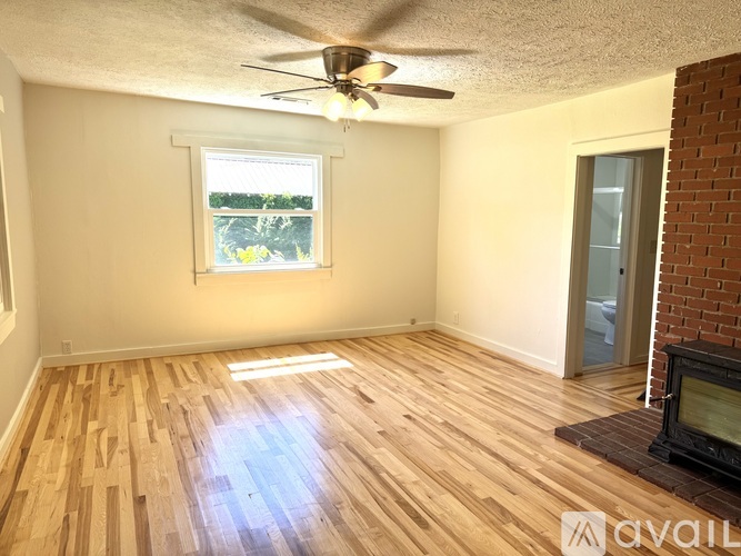 604 Clark Street 2 Beds Single Family Home for Rent - Photo gallery 4