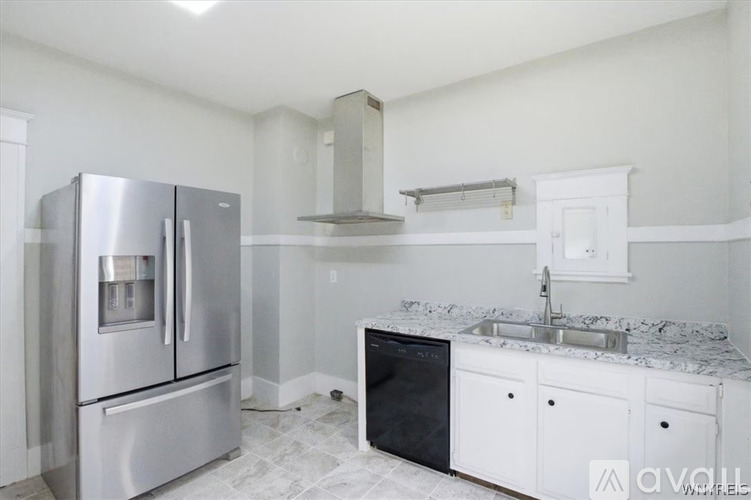 162 Winspear Avenue 6 Beds Single Family Home for Rent - Photo gallery 1