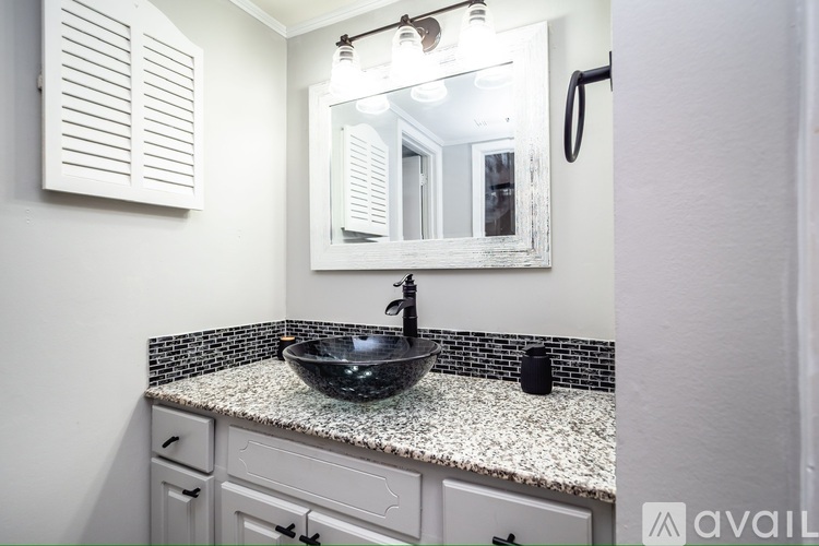 5155 Wayneland Drive 1 Condo for Rent - Photo gallery 4