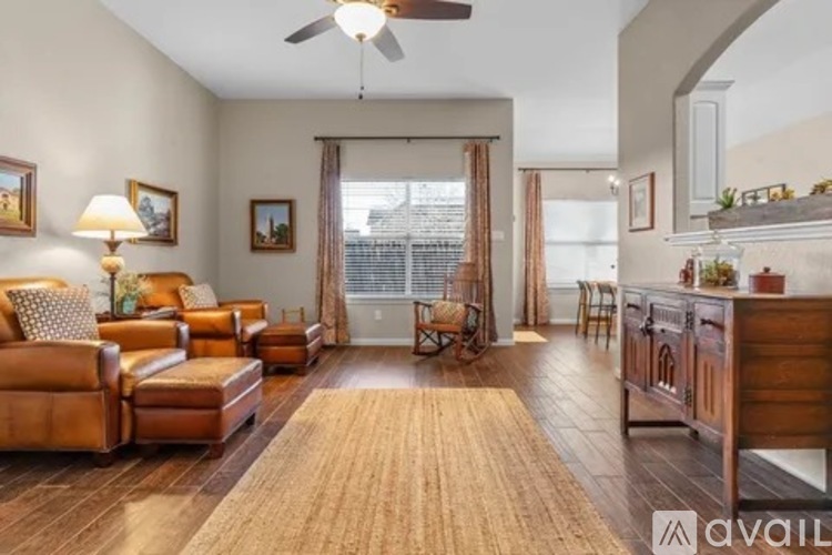 915 East Highway Street 3 Beds Single Family Home for Rent - Photo gallery 3