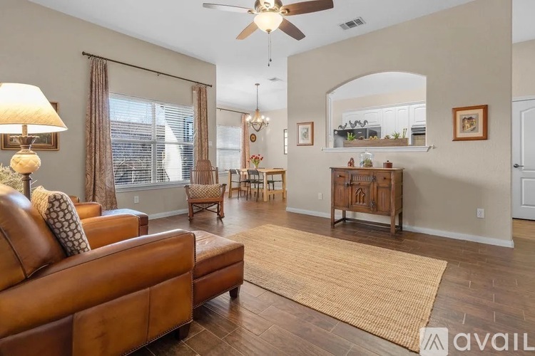 915 East Highway Street 3 Beds Single Family Home for Rent - Photo gallery 4