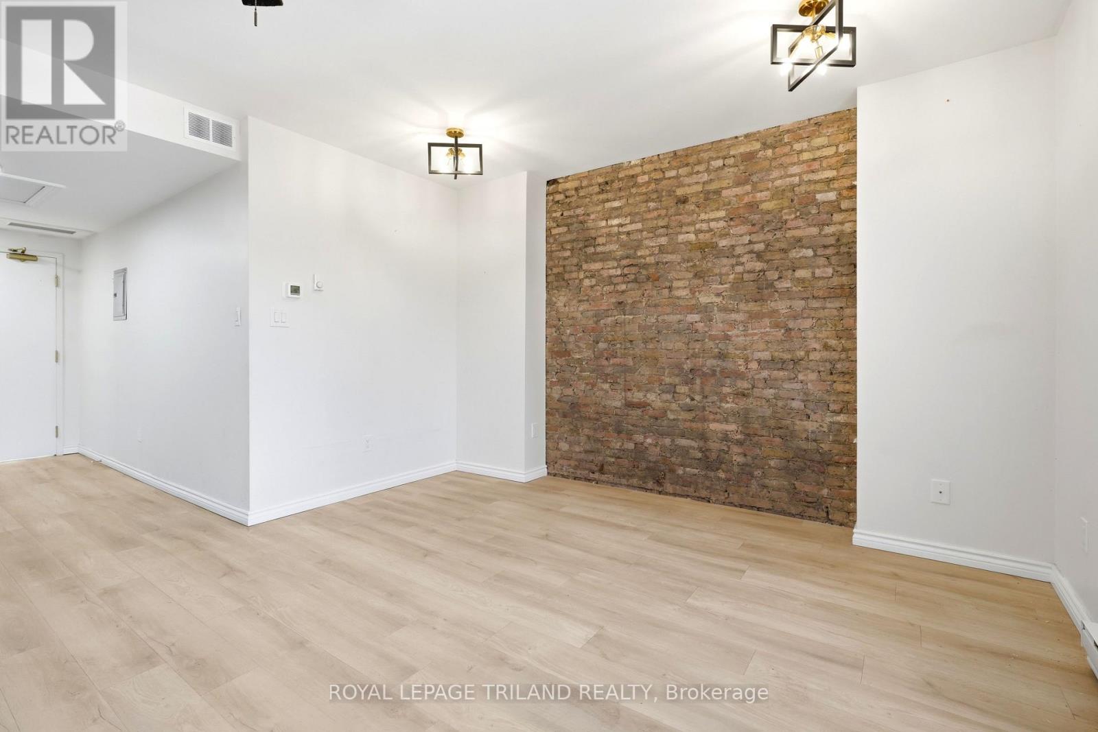 303 - 423 RICHMOND STREET Studio Home, Multifamily for Rent - Photo gallery 1
