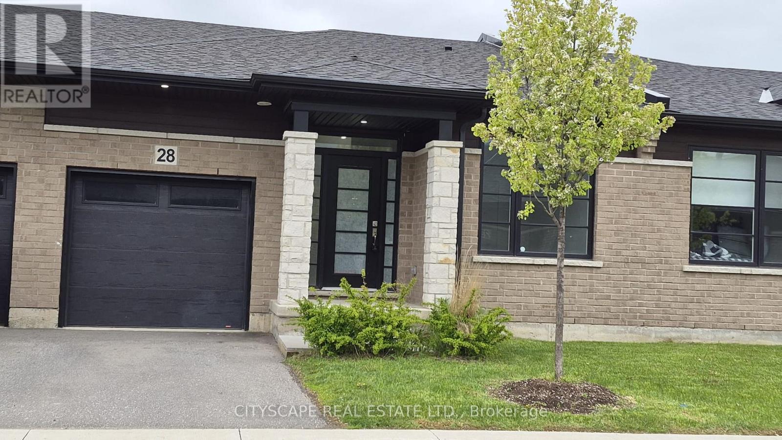 28 - 550 GREY STREET 2 Beds Home, Townhouse for Rent - Photo gallery 1
