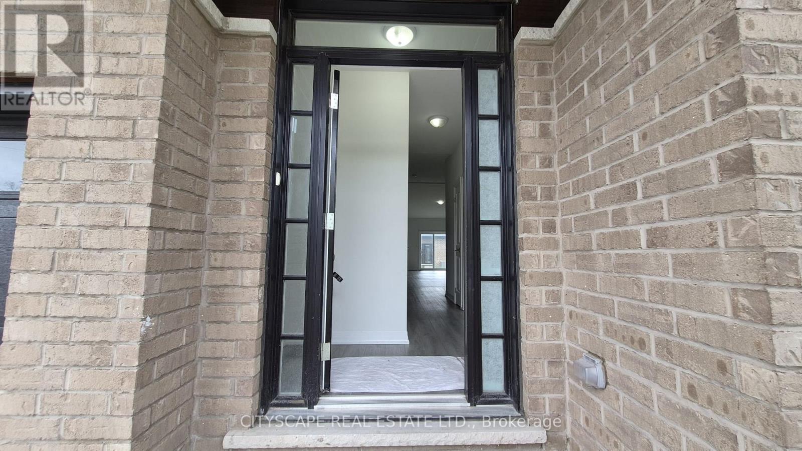28 - 550 GREY STREET 2 Beds Home, Townhouse for Rent - Photo gallery 4