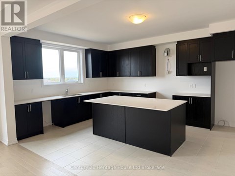 571 TELFER STREET 4 Beds Apartment for Rent