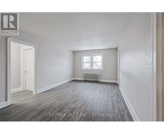 A room with a window and a radiator is available for rent.