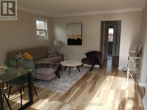 UPPER - 40 BYNG AVENUE 4 Beds Apartment for Rent
