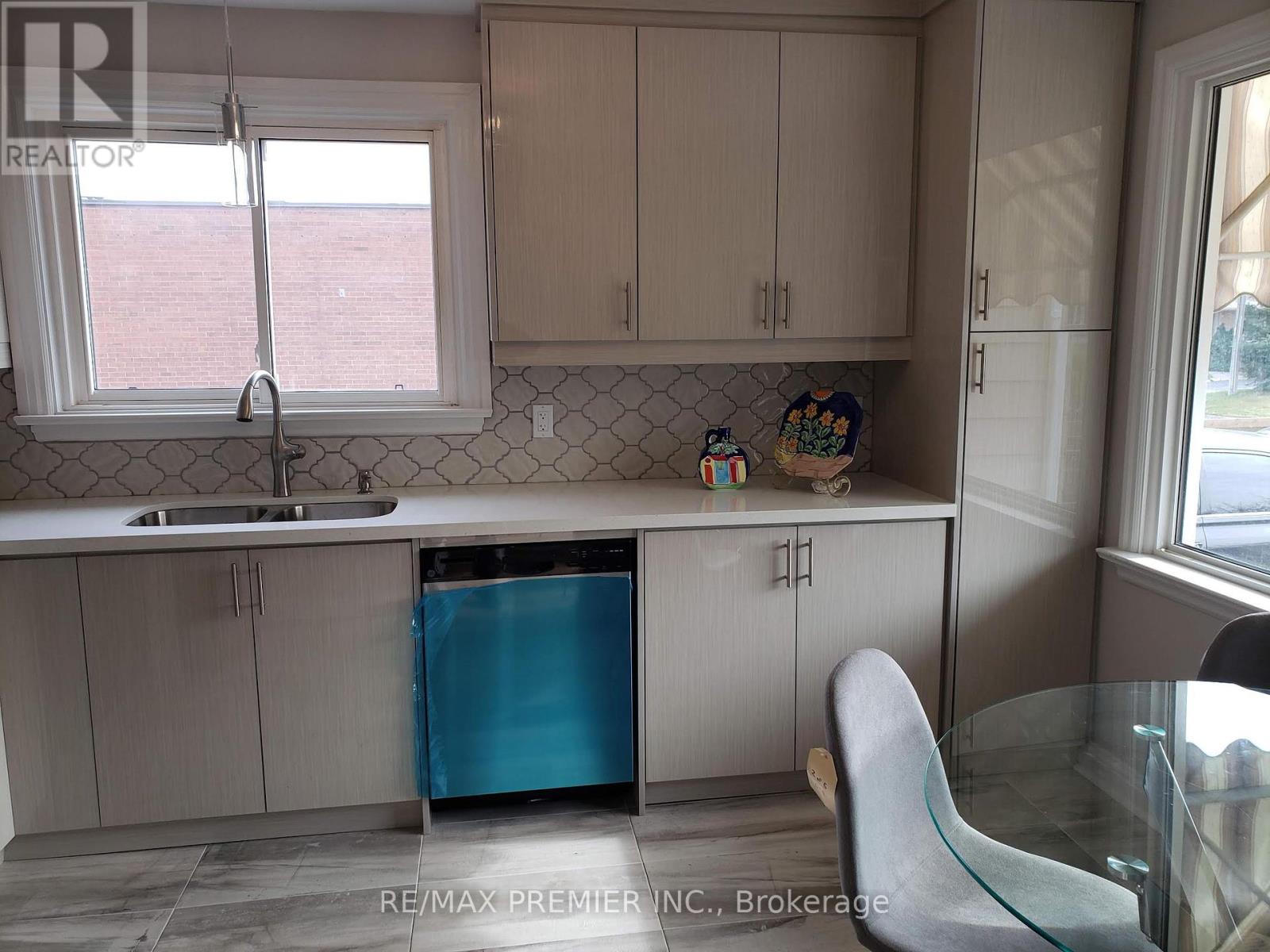 UPPER - 40 BYNG AVENUE 4 Beds House for Rent - Photo gallery 4