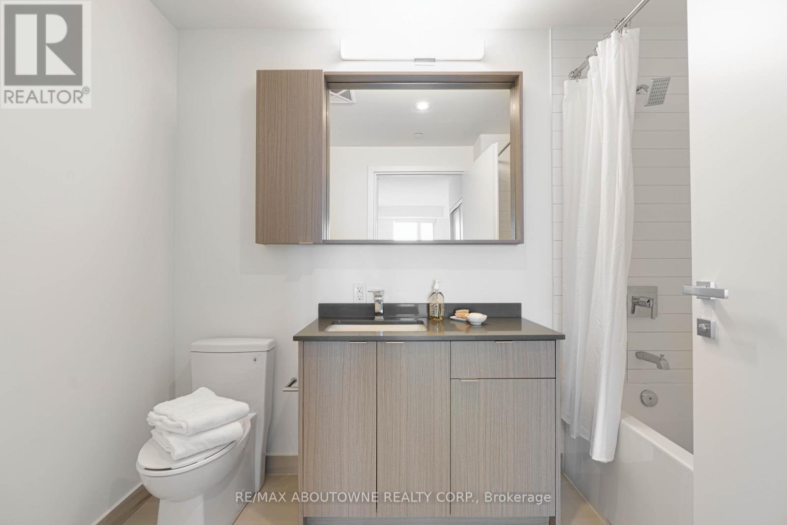 A0916 - 125 BRONTE ROAD 2 Beds Apartment, Condo, Home for Rent - Photo gallery 3