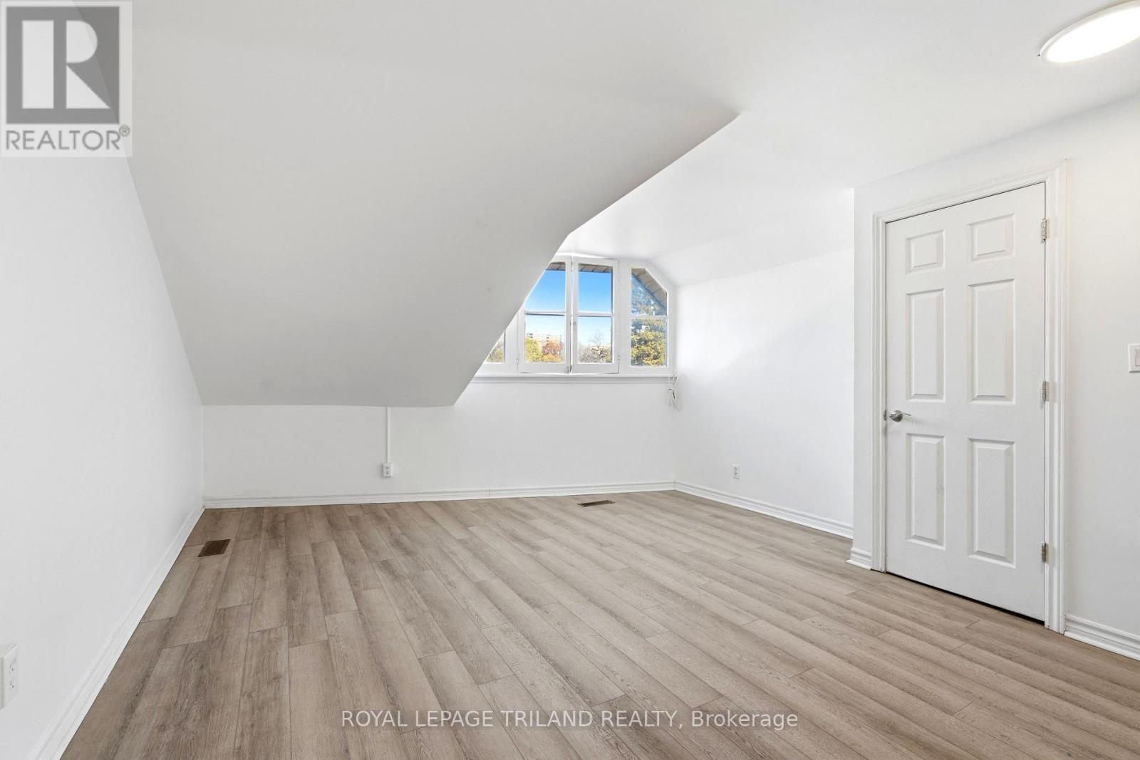 2 - 525 RICHMOND STREET 2 Beds Home, Multifamily for Rent - Photo gallery 1