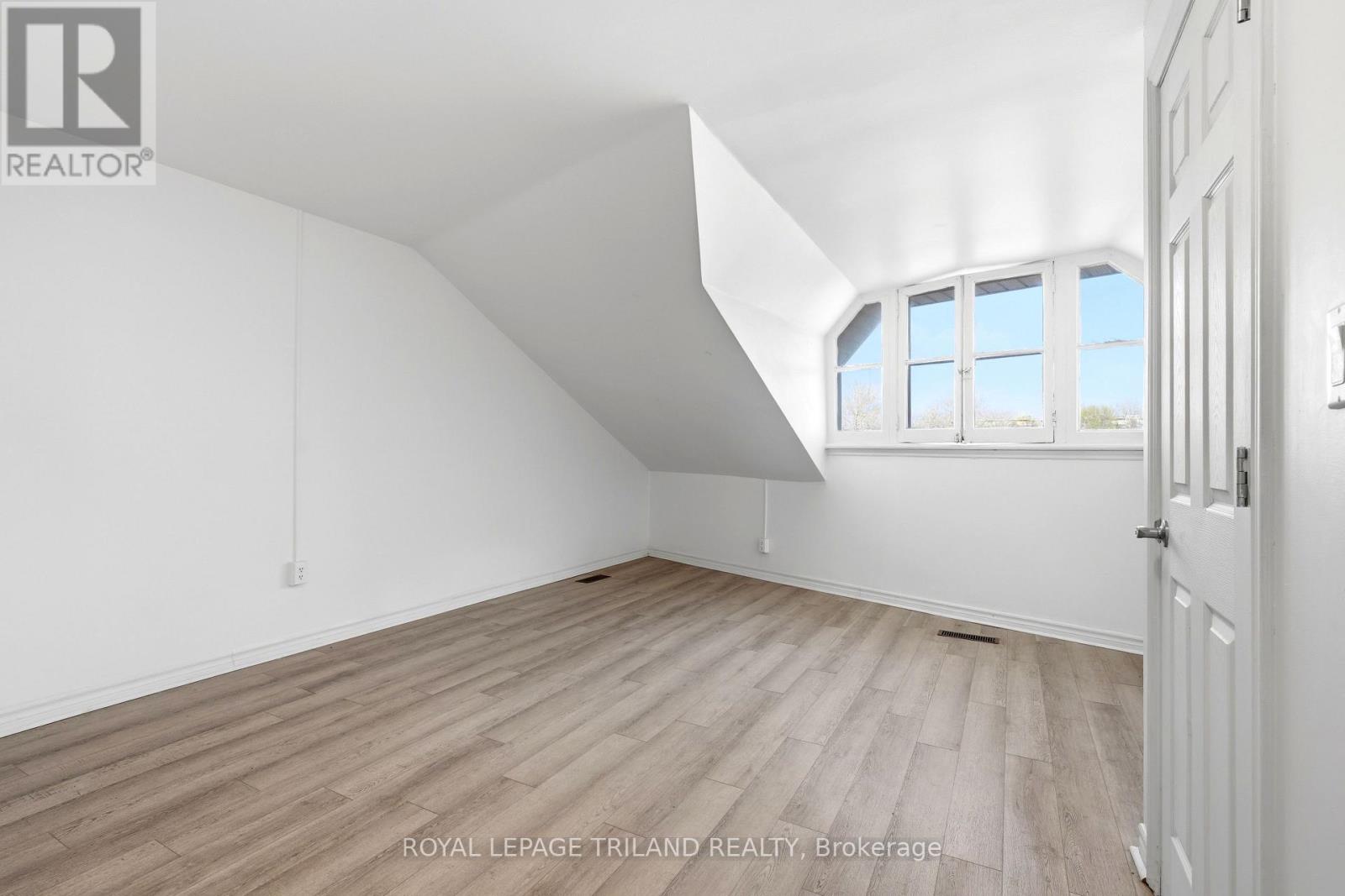 2 - 525 RICHMOND STREET 2 Beds Home, Multifamily for Rent - Photo gallery 2