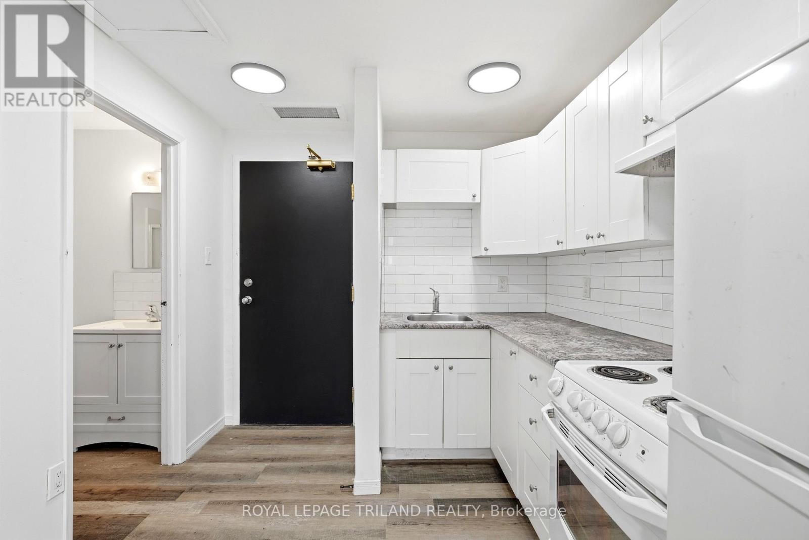 302 - 423 RICHMOND STREET Studio Home, Multifamily for Rent - Photo gallery 2