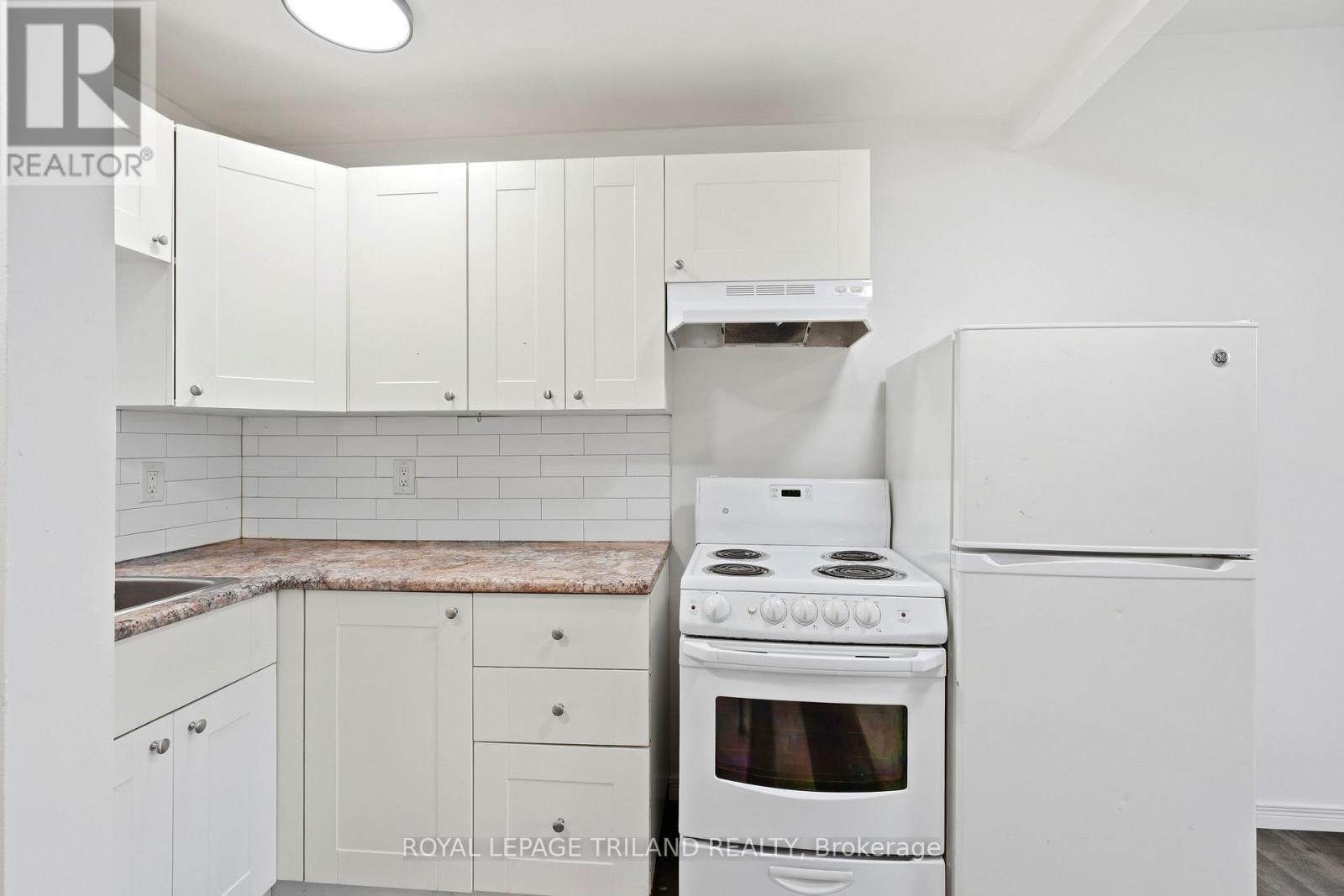 302 - 423 RICHMOND STREET Studio Home, Multifamily for Rent - Photo gallery 3