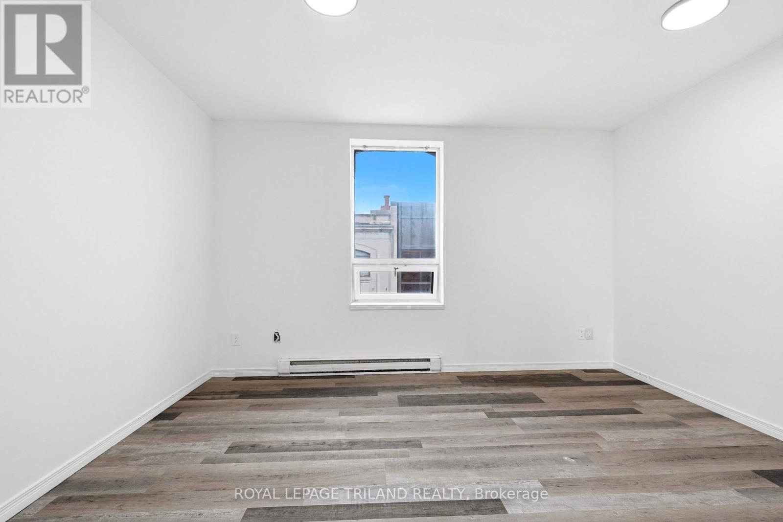 302 - 423 RICHMOND STREET Studio Home, Multifamily for Rent - Photo gallery 5