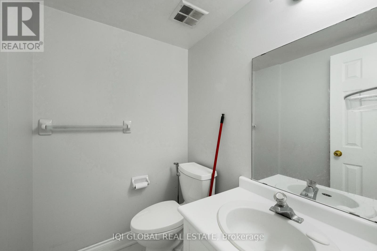 139 - 2 SIR LOU DRIVE 4 Beds Condo, Home, Townhouse for Rent - Photo gallery 3