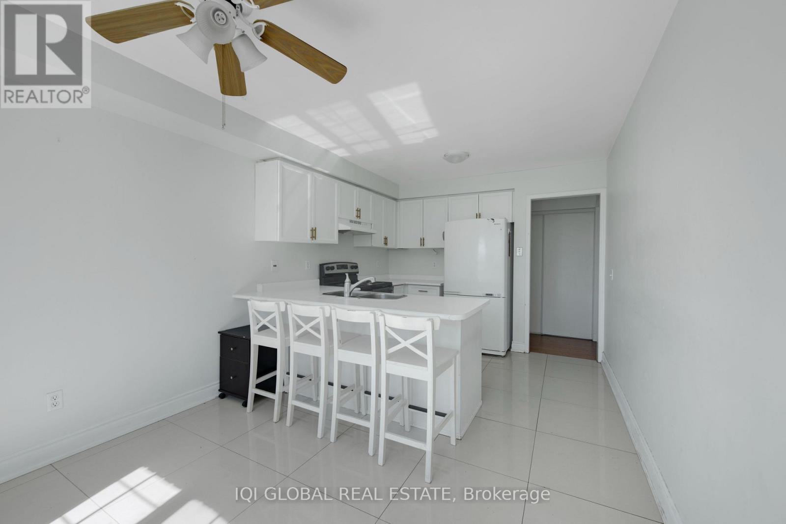 139 - 2 SIR LOU DRIVE 4 Beds Condo, Home, Townhouse for Rent - Photo gallery 4