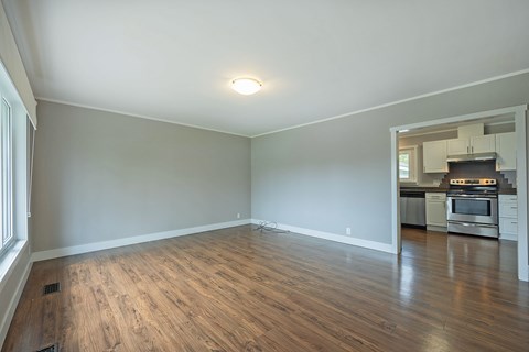 190 Mark St 5 Beds Apartment for Rent