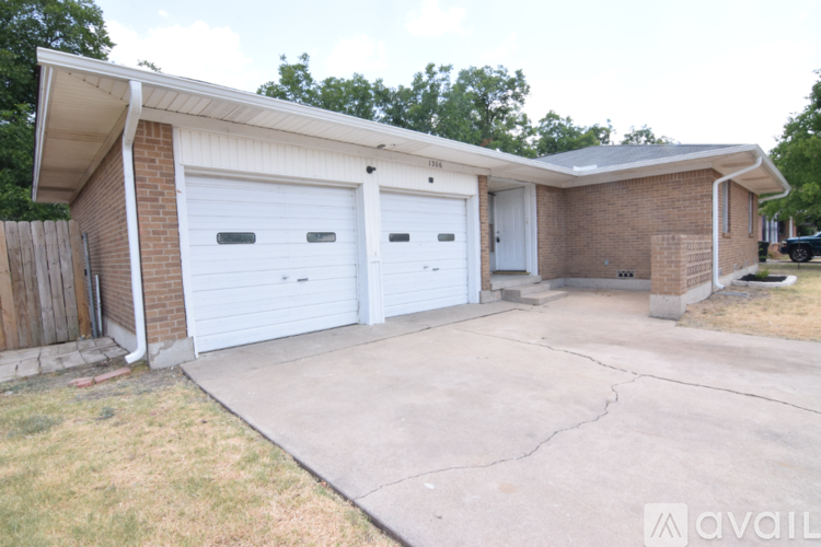 1306 Pine Dr 3 Beds Single Family Home for Rent - Photo gallery 2