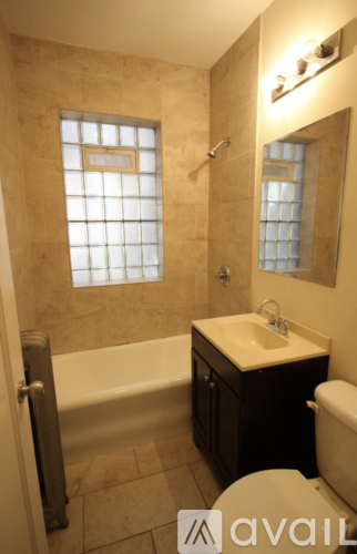 2337 W Rosemont Ave 1 Apartment for Rent - Photo gallery 4