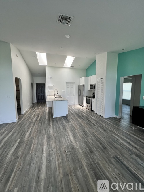 135 Southeast 30th Street 4 Beds Single Family Home for Rent - Photo gallery 5