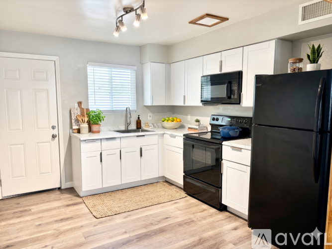 412 N 17th Dr 2 Beds Apartment for Rent - Photo gallery 2