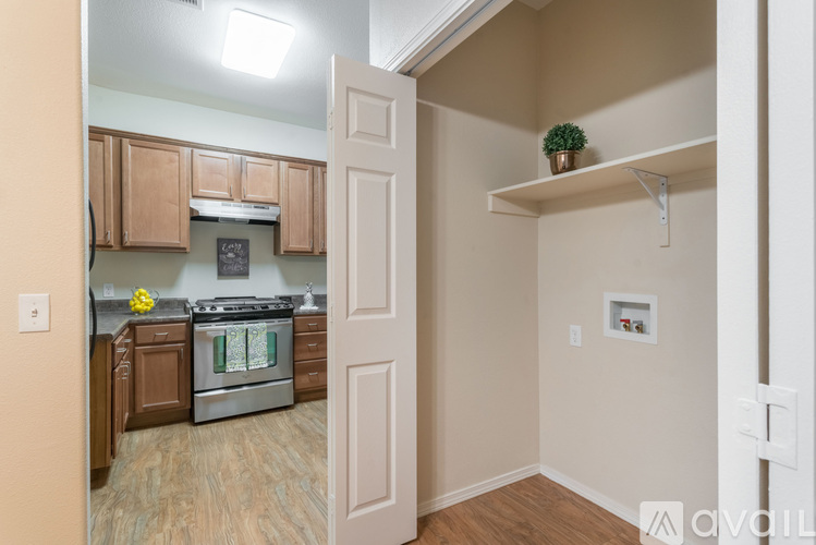 7224 North Loop Drive 2 Beds Apartment for Rent - Photo gallery 3