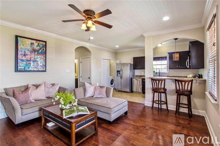 5723 Pasteur Blvd 3 Beds Single Family Home for Rent - Photo gallery 2