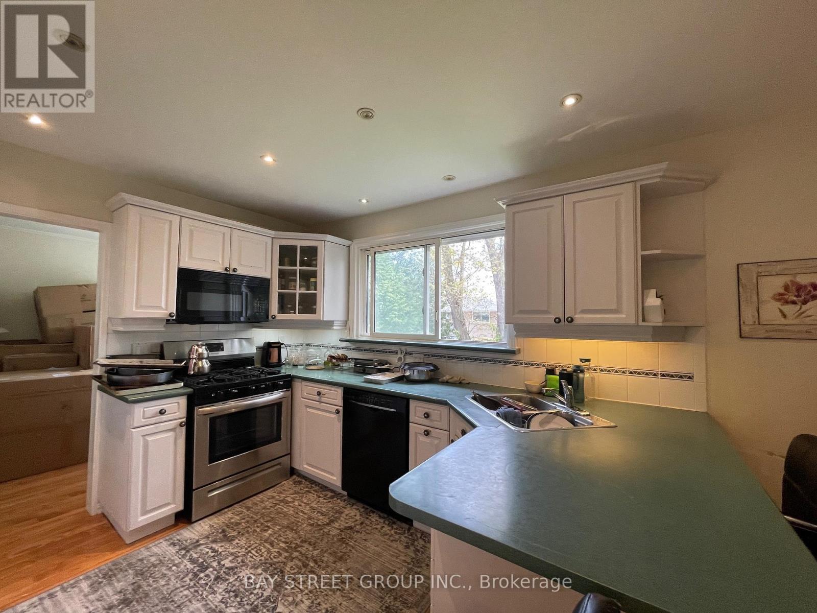 129 SHERWOOD FOREST DRIVE 4 Beds House for Rent - Photo gallery 4