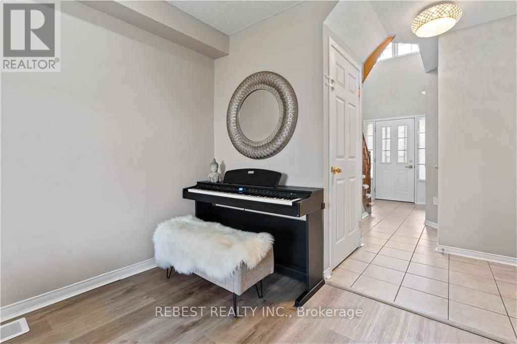 43 - 800 PARAMOUNT DRIVE 3 Beds Condo, Home, Townhouse for Rent - Photo gallery 1