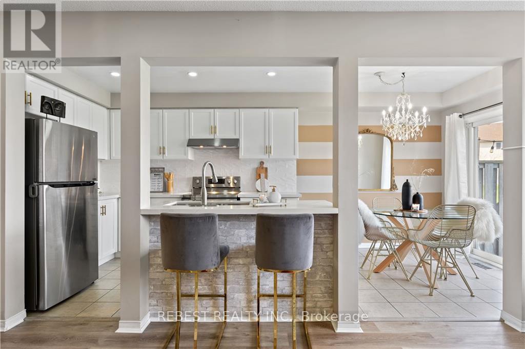 43 - 800 PARAMOUNT DRIVE 3 Beds Condo, Home, Townhouse for Rent - Photo gallery 4