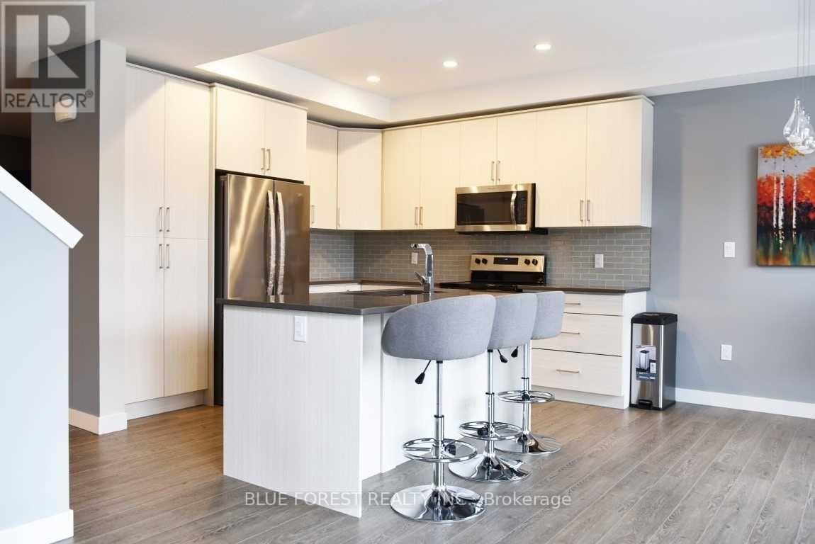 933 - 933 MANHATTAN WAY 4 Beds Condo, Home for Rent - Photo gallery 3