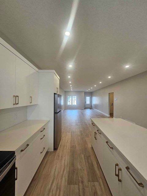 216 Nancy St 2 Beds Apartment for Rent