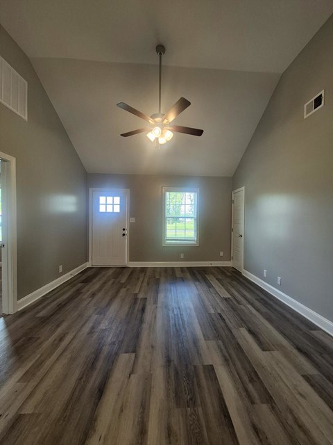 255 Illinois Avenue 3 Beds Apartment for Rent