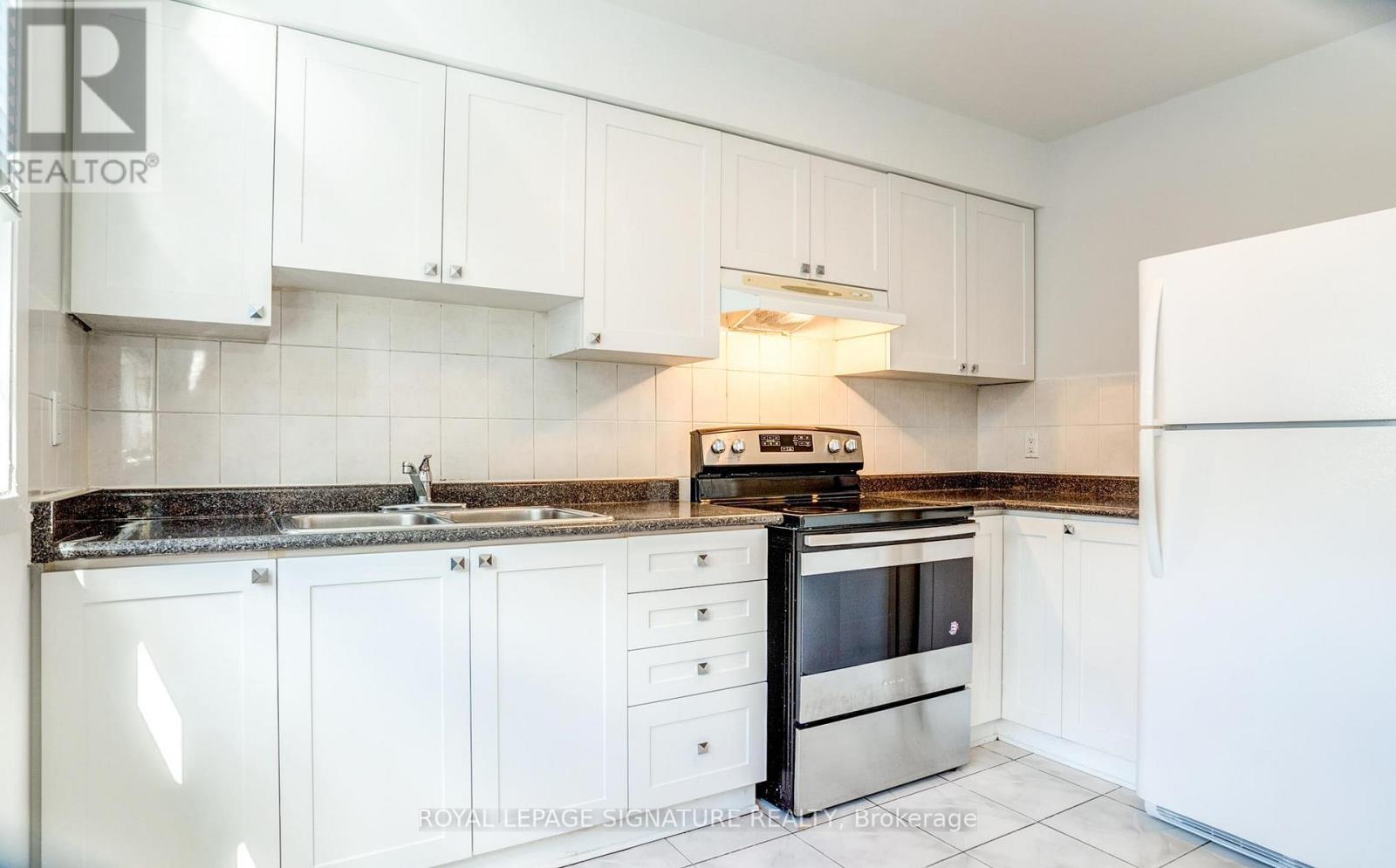 122 PURPLEDUSK TRAIL 4 Beds Condo, Home, Townhouse for Rent - Photo gallery 4
