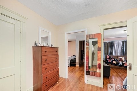 51 Lithgow St 4 Beds Apartment for Rent
