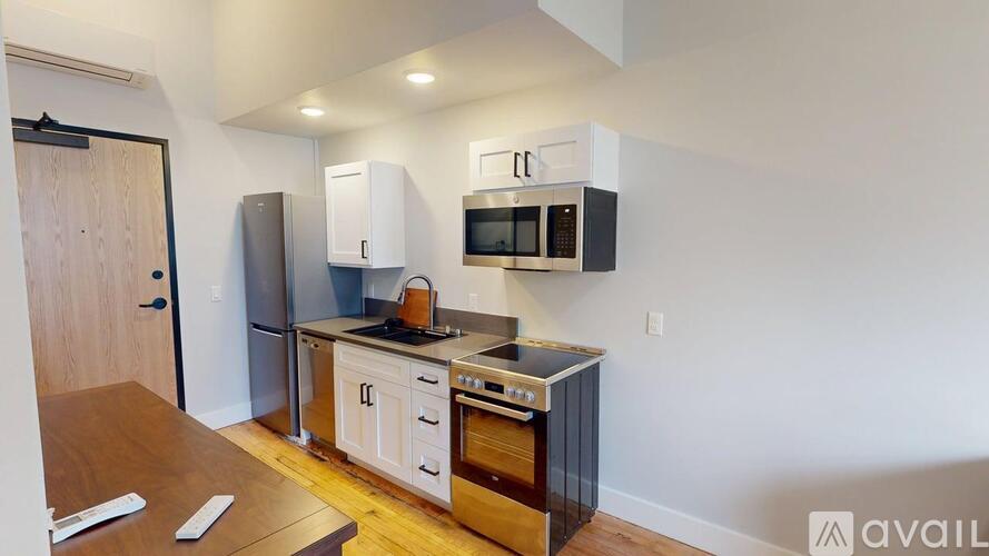 2845 Marine Drive Studio Apartment for Rent - Photo gallery 2