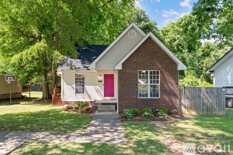 1004 W Walnut St 3 Beds Single Family Home for Rent - Photo gallery 2