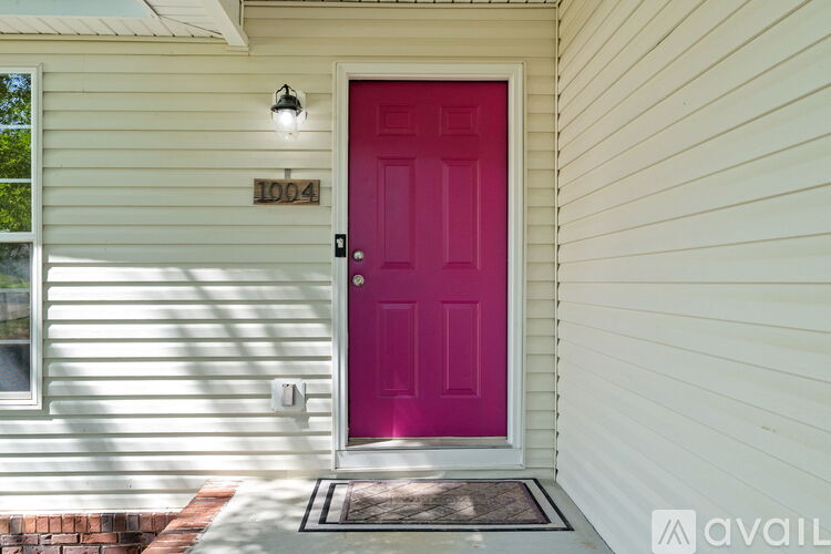 1004 W Walnut St 3 Beds Single Family Home for Rent - Photo gallery 4