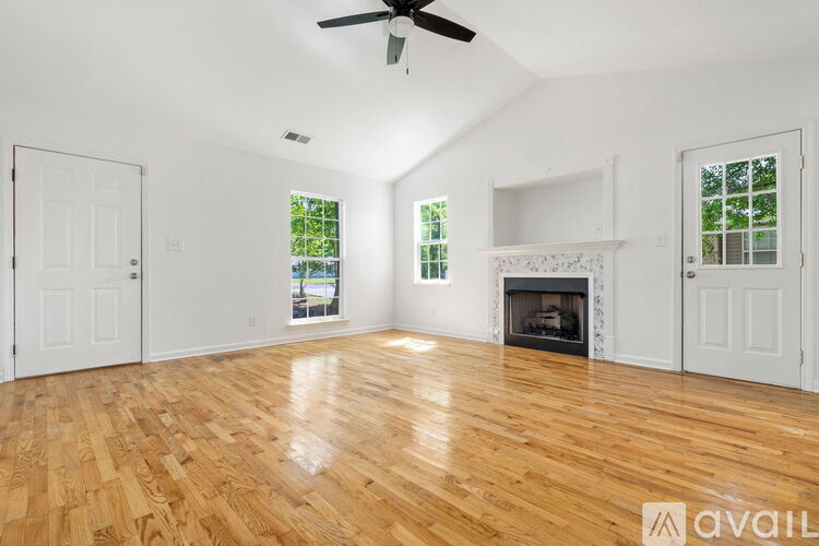 1004 W Walnut St 3 Beds Single Family Home for Rent - Photo gallery 5