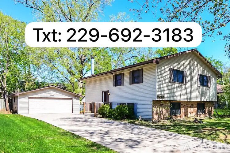 970 44 1/2 Ave NE 4 Beds Single Family Home for Rent - Photo gallery 1