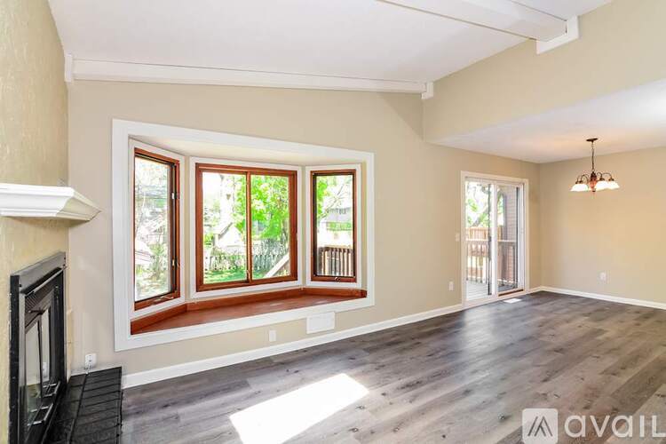 970 44 1/2 Ave NE 4 Beds Single Family Home for Rent - Photo gallery 2