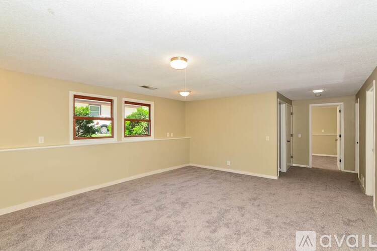 970 44 1/2 Ave NE 4 Beds Single Family Home for Rent - Photo gallery 5