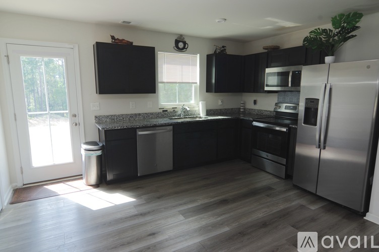 385 Saskatoon Dr 3 Beds Apartment for Rent - Photo gallery 5