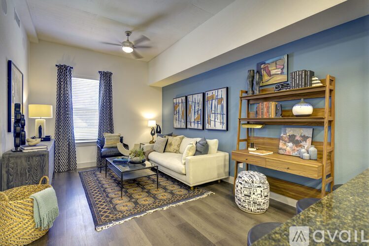 2109 E Riverside Dr