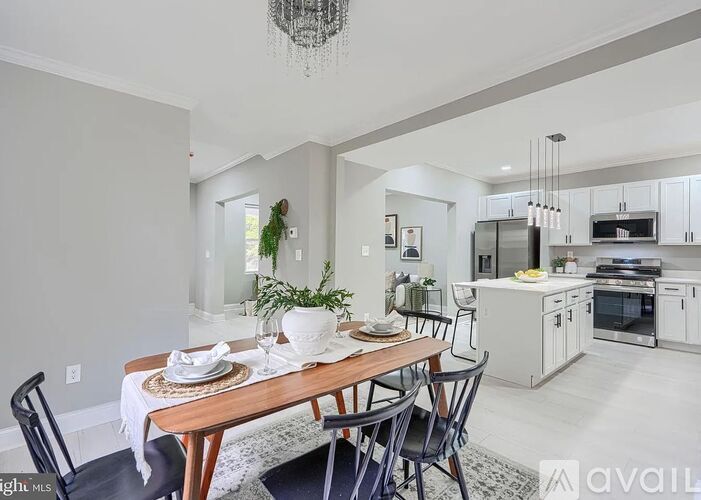 6143 W Sunnyside Dr 3 Beds Single Family Home for Rent - Photo gallery 1